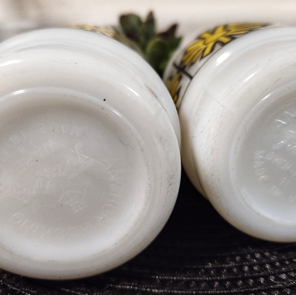 Fire King Set of 2 Yellow Daisy Coffee Cups - Picture 3 of 3